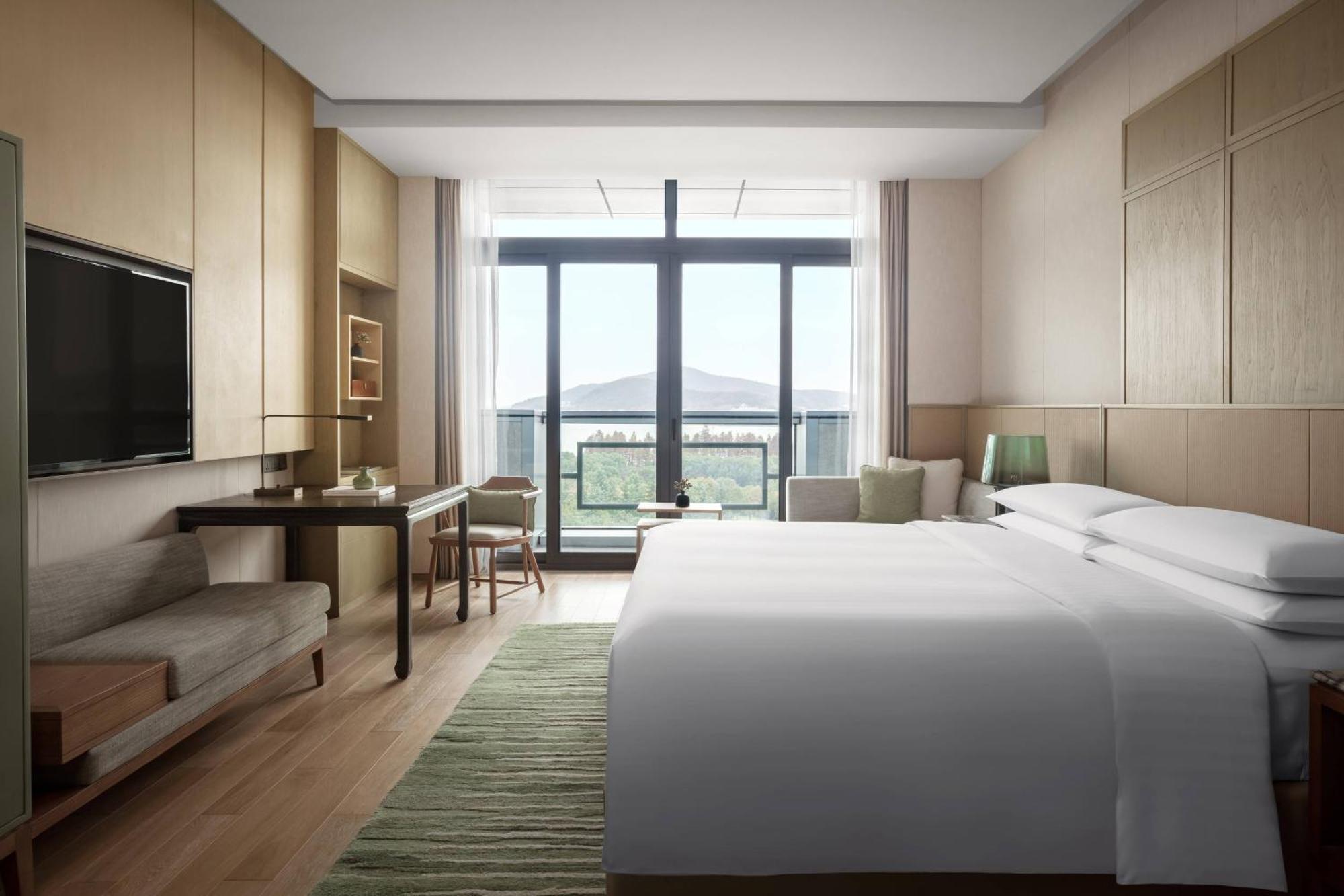 Wuxi Marriott Hotel Lihu Lake Exterior photo